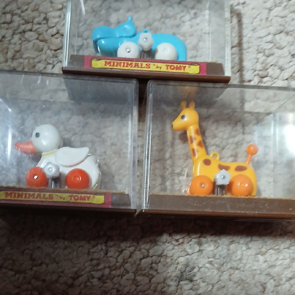 Minimals Animal Toy Set - Blue, White, Yellow Wind up toys